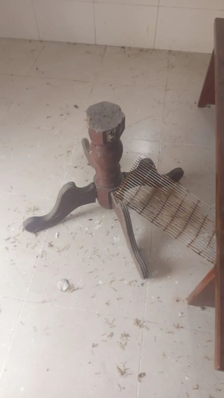 Vende cadeira antiga - Foto 2