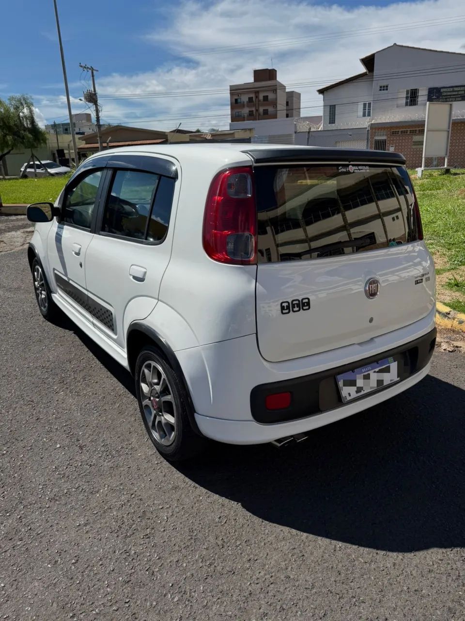Fiat Uno Sporting 1.4 EVO Fire Flex 8V 4P 2013 - Foto 2