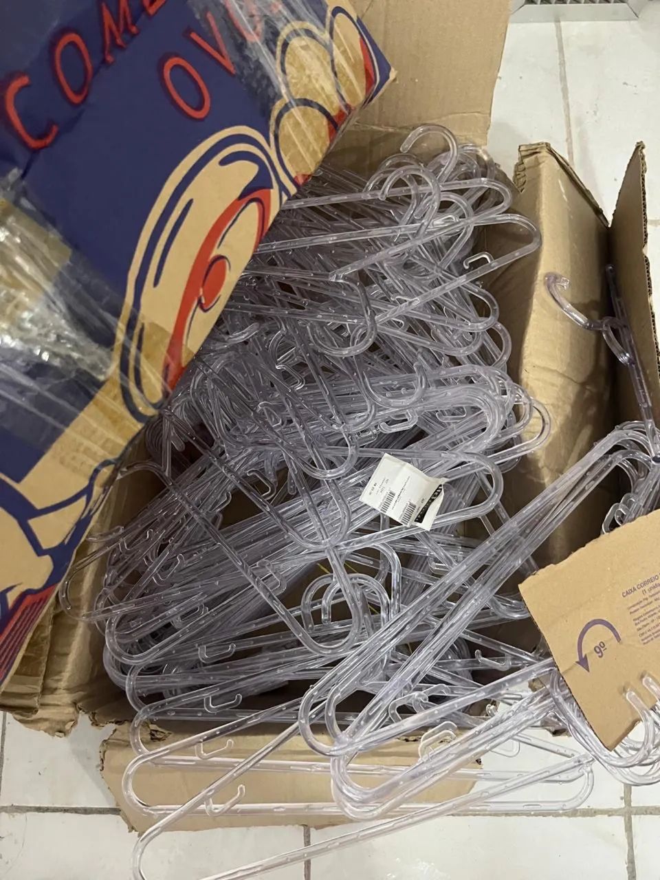 Oportunidade!! Material para loja roupas, cabides, araras! - Foto 4