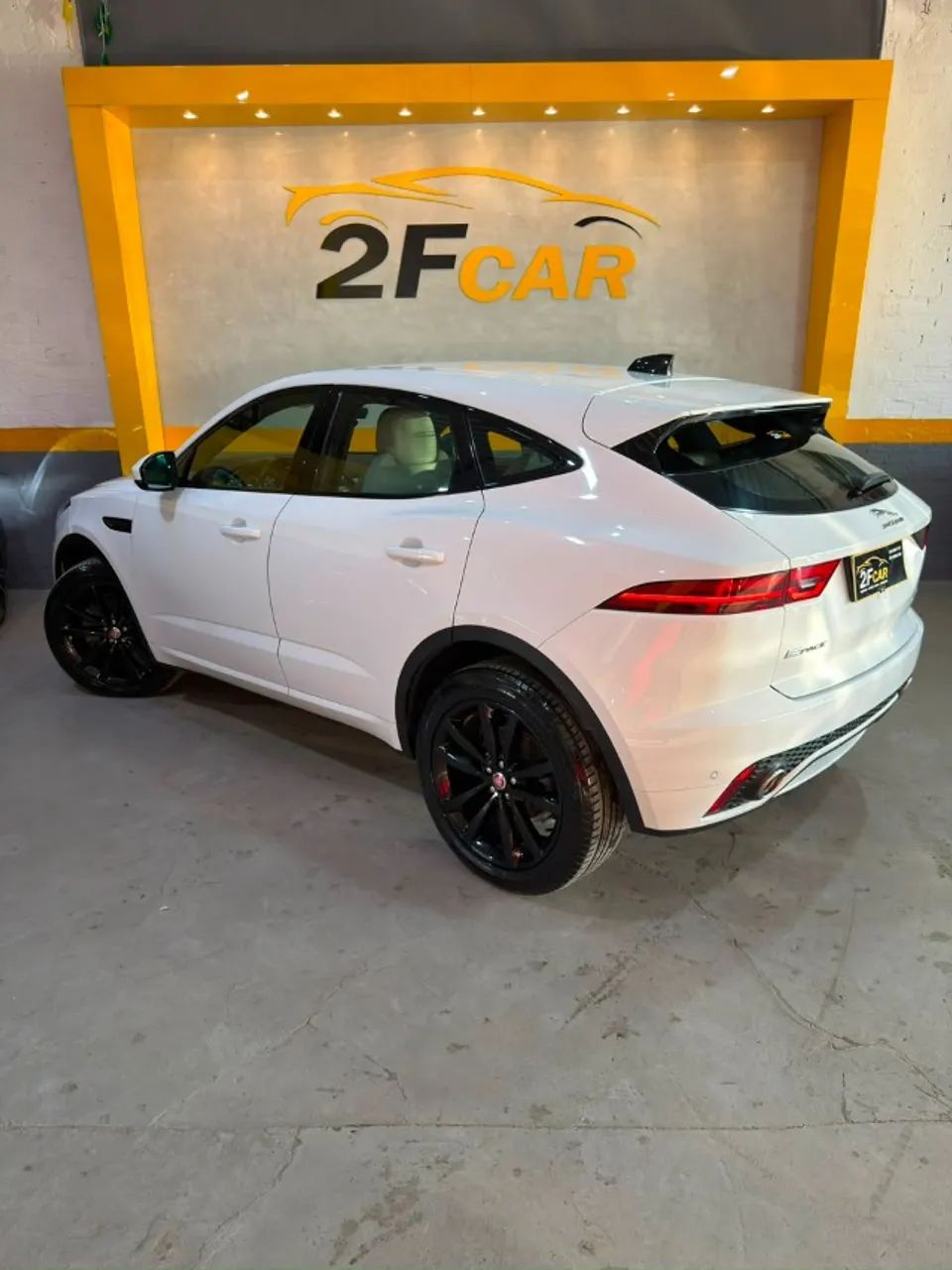 Jaguar E-Pace R-dynamic S 2.0 AWD 249cv Aut. 2020 - Foto 3