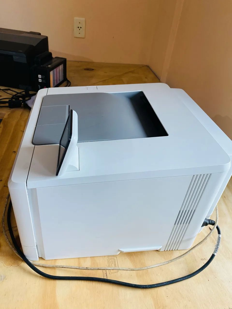 Impressora HP Color LaserJet Pro M255dw - Foto 3