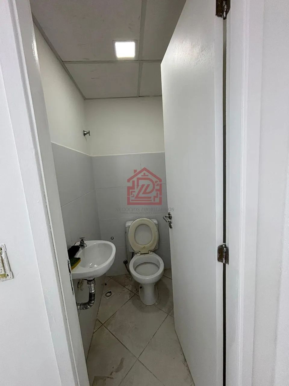 Sala Comercial à Venda e Aluguel em Imbetiba, Macaé  29m² - Foto 5
