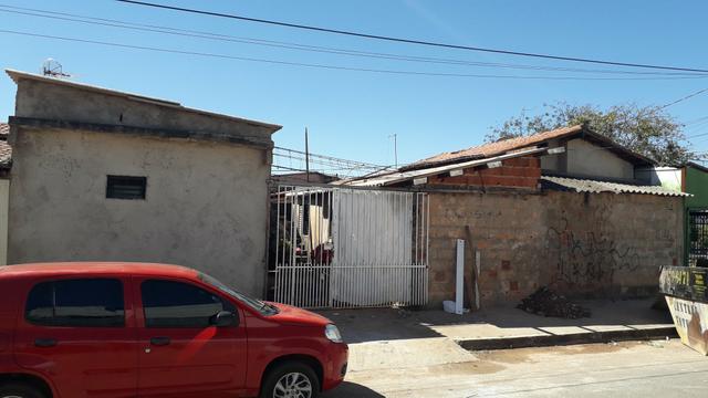 Qr 206 So R$245.000 lt de esquina com 02 res,o1 de 02 qts e 01 de 01 qts ,excel,local - Foto 2