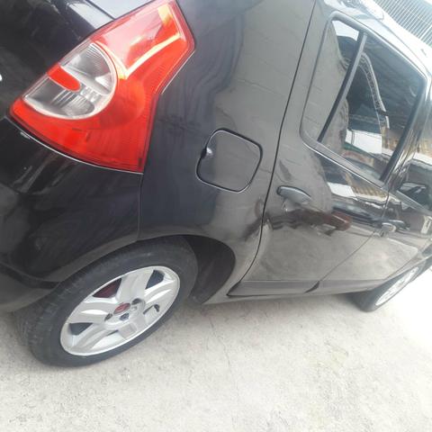 Vendo lindo carro sandero ano 2011