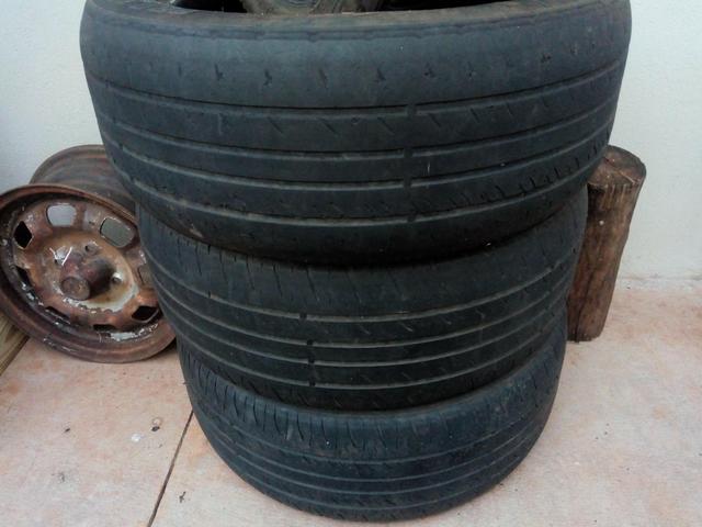 Pneus semi-novos valor R$ 50;00 reais cada