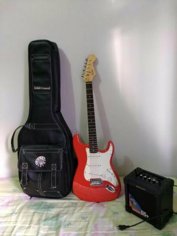 Guitarra Squier + Capa + Amplificador