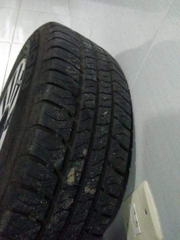 Dois pneus 14 175/70