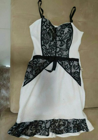 Vestido elegante preto e branco