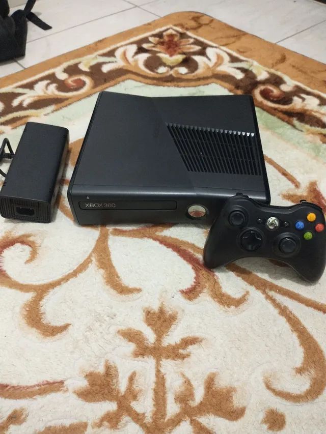 Console Xbox 360 Slim 500GB - Desbloqueio RGH - controle original