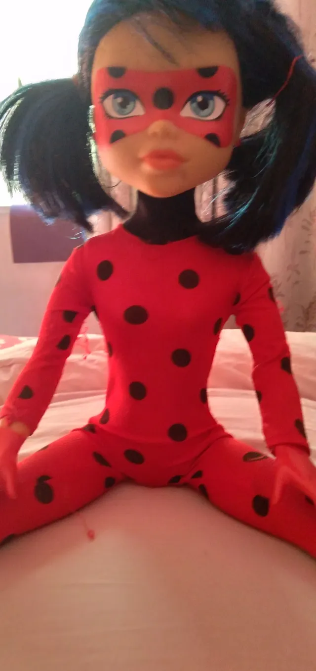 Boneca Cat Noir Miraculous com Bastão Baby Brink Preto