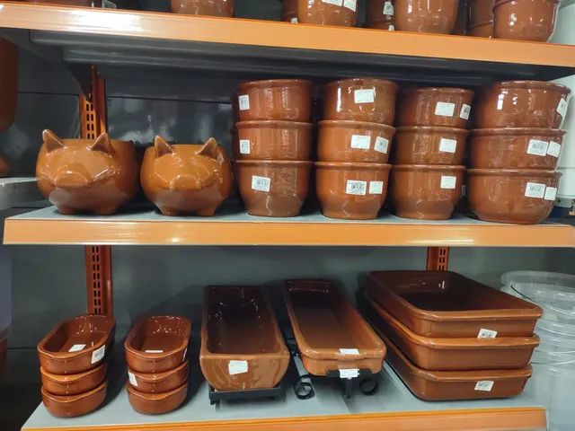 Cumbucas,porca p/ farofa,assadeira,caçarola,fogareiro,caçarola banho Maria em cerâmica  - Foto 4