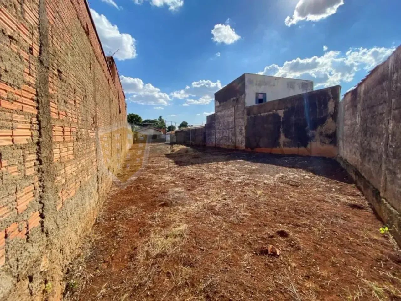 Terreno Padrão Murado e com Portão - Foto 3