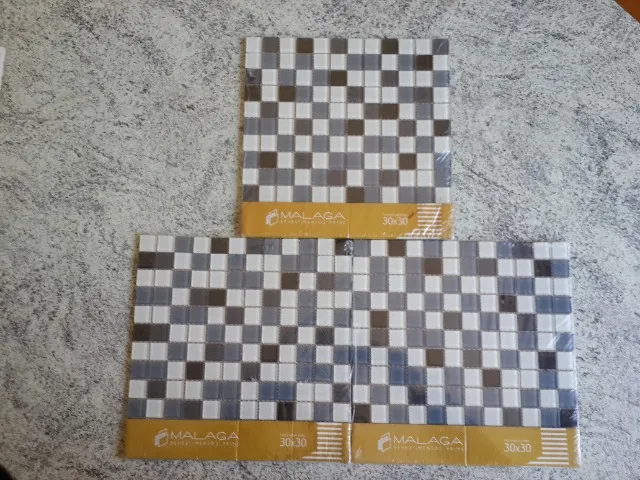 Três cartelas de pastilhas de vidro