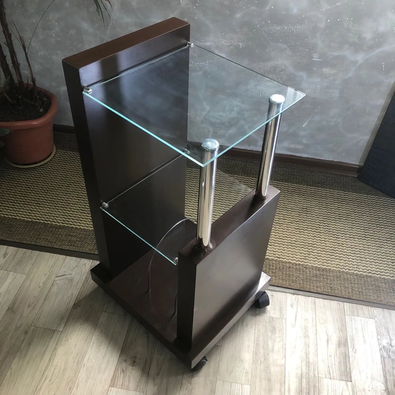 Auxiliary cart table / removable casters