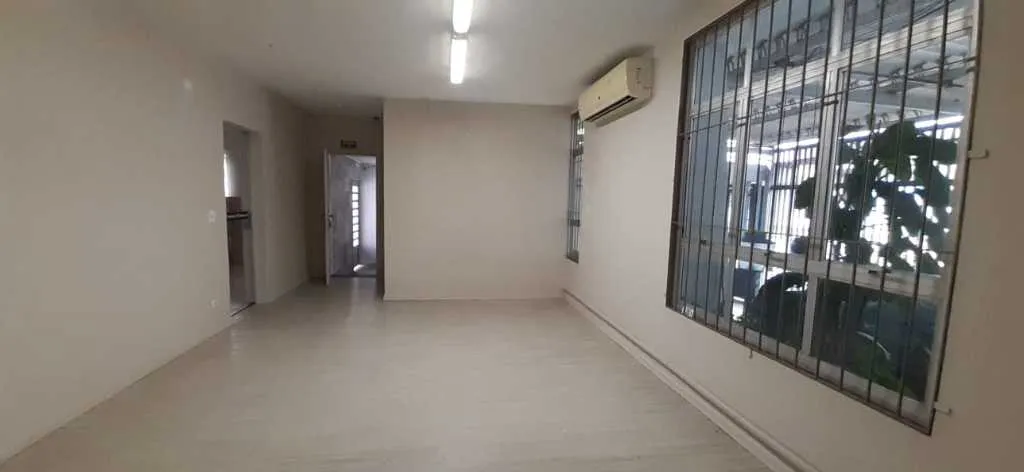 Sobrado em excelente Ponto Comercial da Campesina