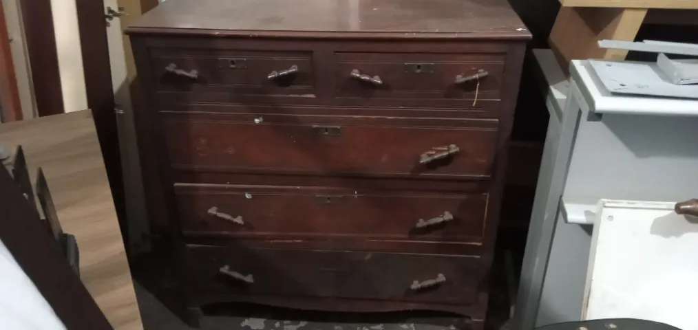 Cômoda antiga
