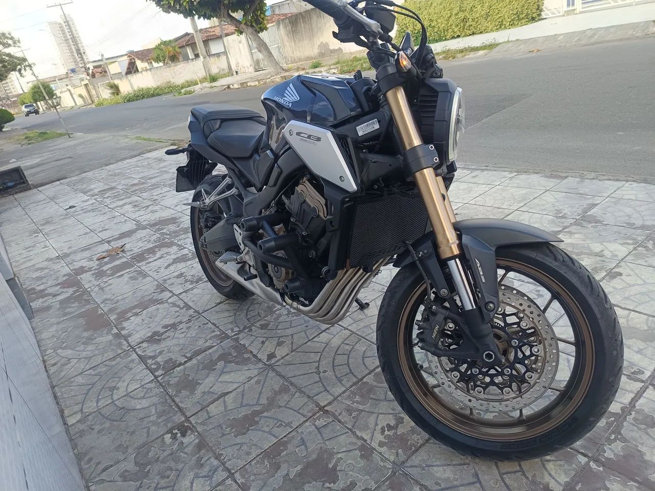 Honda CB 650R 2023 - Impecável - Foto 11
