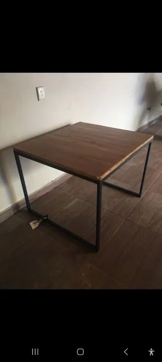 Mesa industrial, Estrutura de ferro tampo madeira