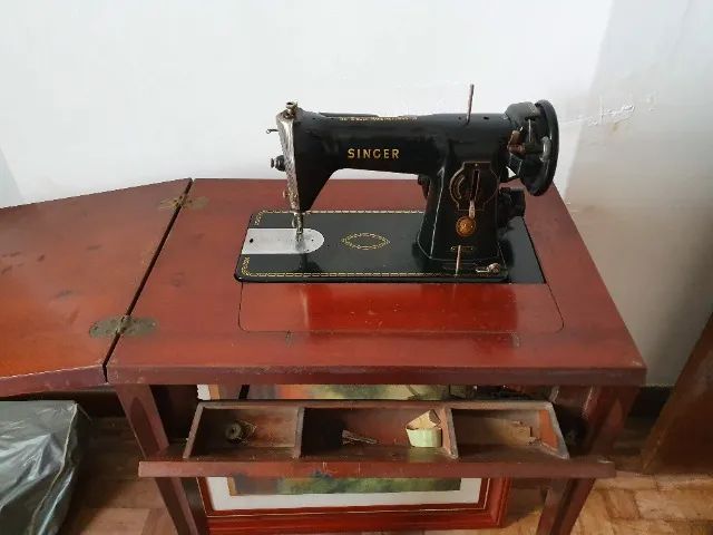 Máquina de Costura Singer Antiga, dos Anos 60" - Foto 3