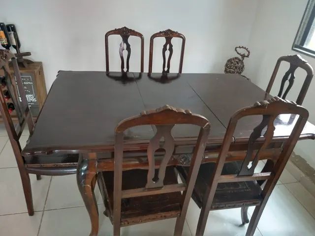 Belíssima e antiga mesa Chipandelle expansível com 6 cadeiras Chipandelle