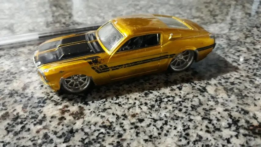 Miniatura do Ford Mustang 68 HotWheels G Machines Gold original Escala 1:43 - Foto 2