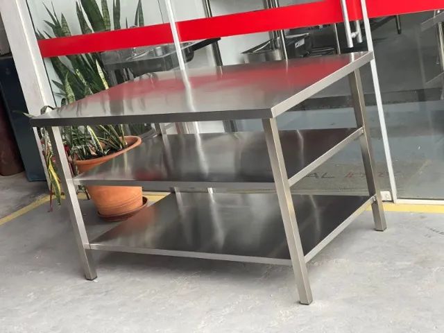 Mesa em inox com prateleira dupla, nova - Foto 4