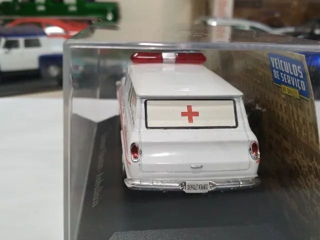 Miniatura Veraneio Ambulância 1/43 Carros de Serviço - Foto 4