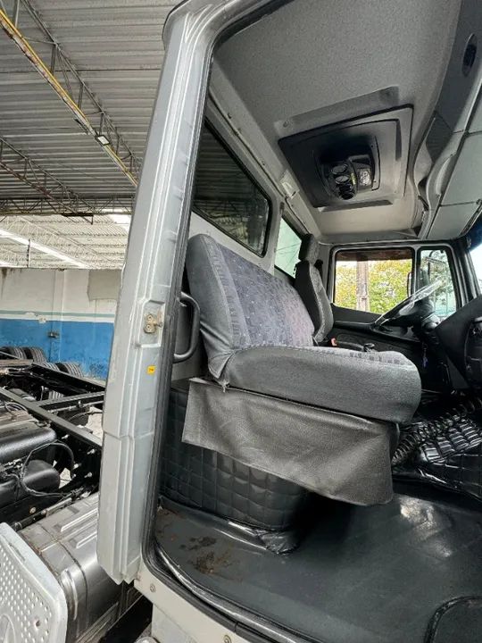 Mercedes Atron 2324 - Carroceria 2016/2016 - Foto 5