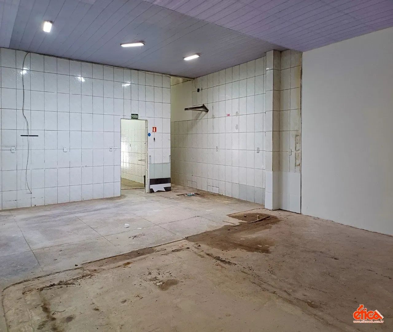 Loja ampla na Doca com salão de venda escritorio 02 salas depósito copa 02 banheiros -Cod - Foto 11