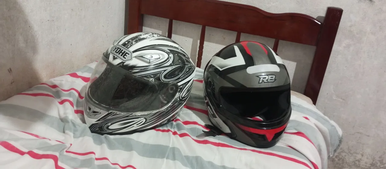 Capacetes para moto - Yohe e R8