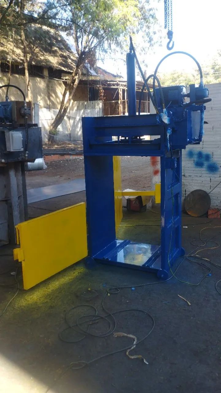 Prensa Enfardadeira hidráulica MODELO EV 250 fardos 250kg motor 15cv 15t - Foto 3
