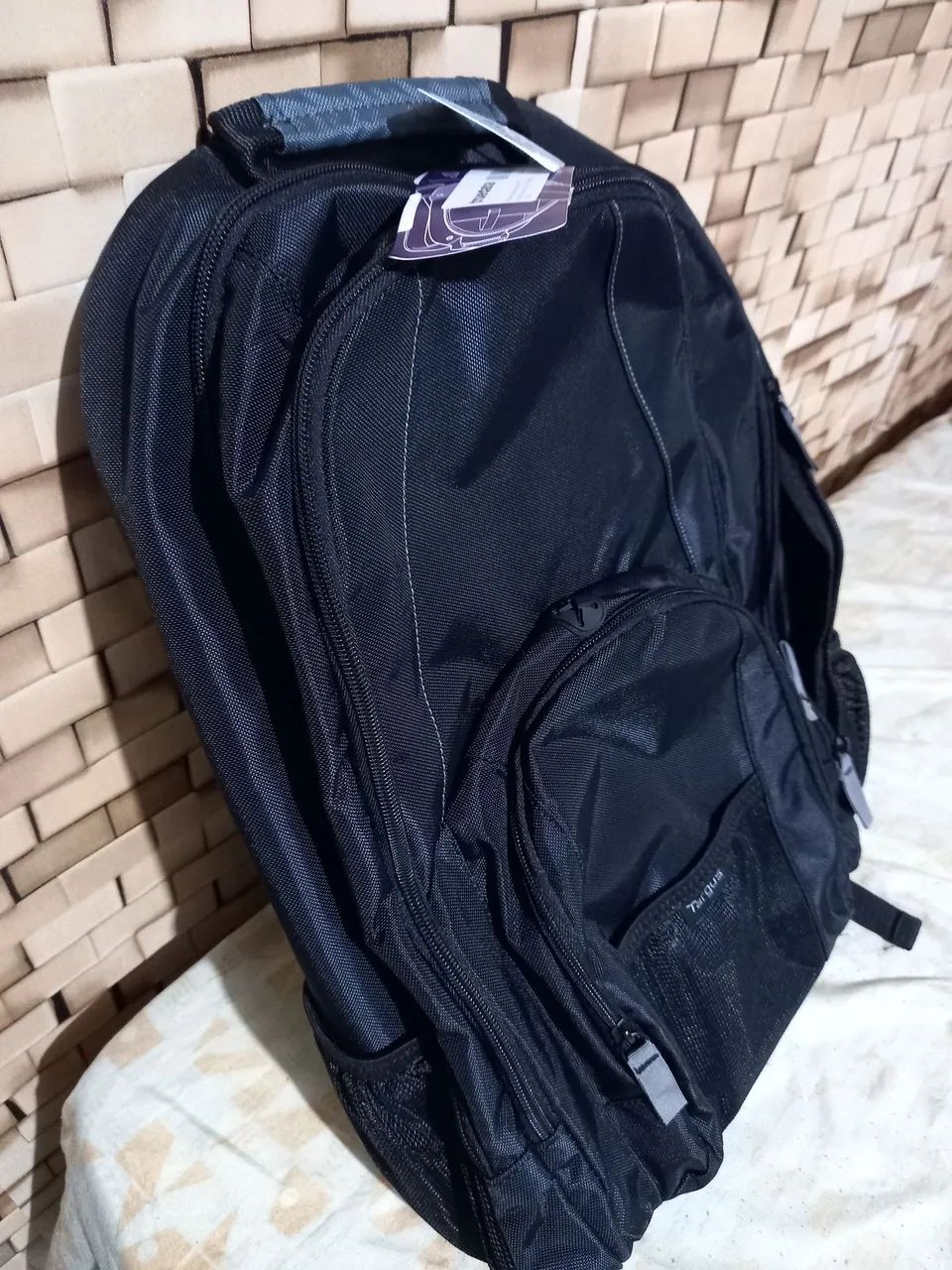Mochila Targus Preta 43cm  , pratica também p/ Notebook,  NOVA nunca usada. - Foto 2