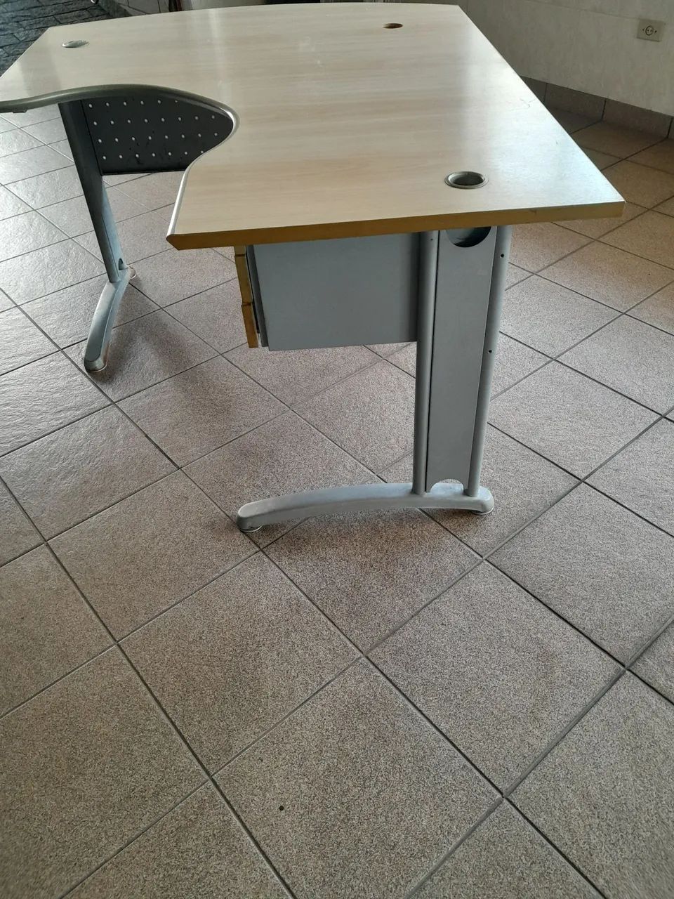 Escrivaninha de canto moderna - Foto 2