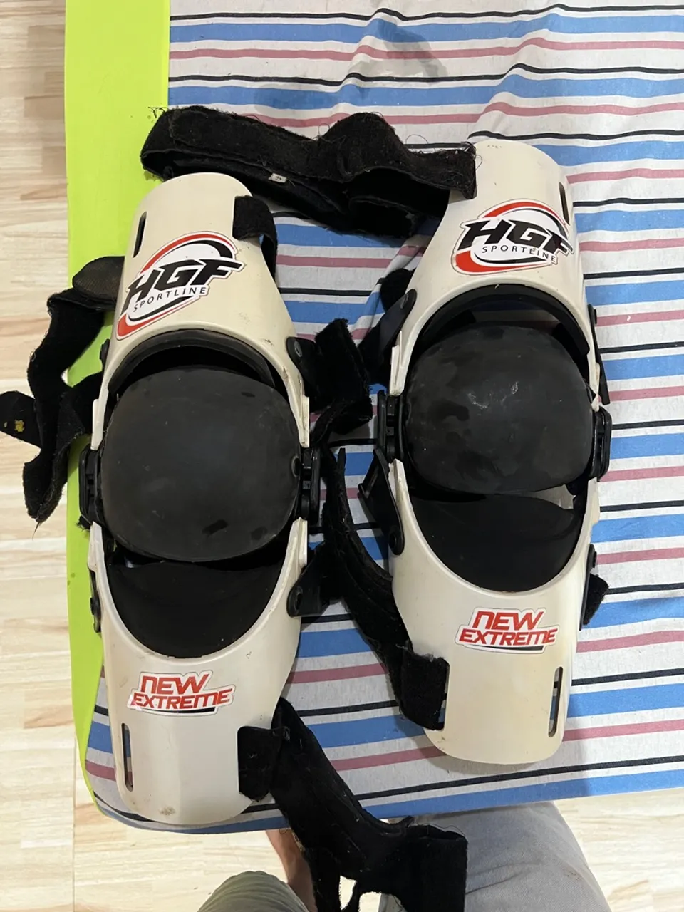 Joelheiras HGF para motocross ou trilha