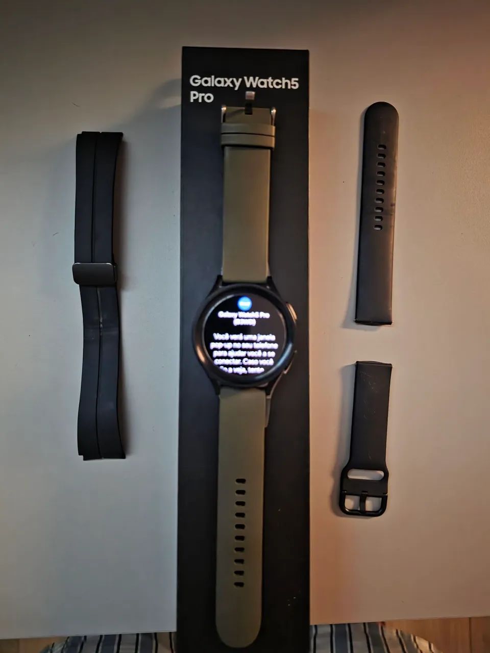 Galaxy Watch pro com acessórios e estado de Smartwatches