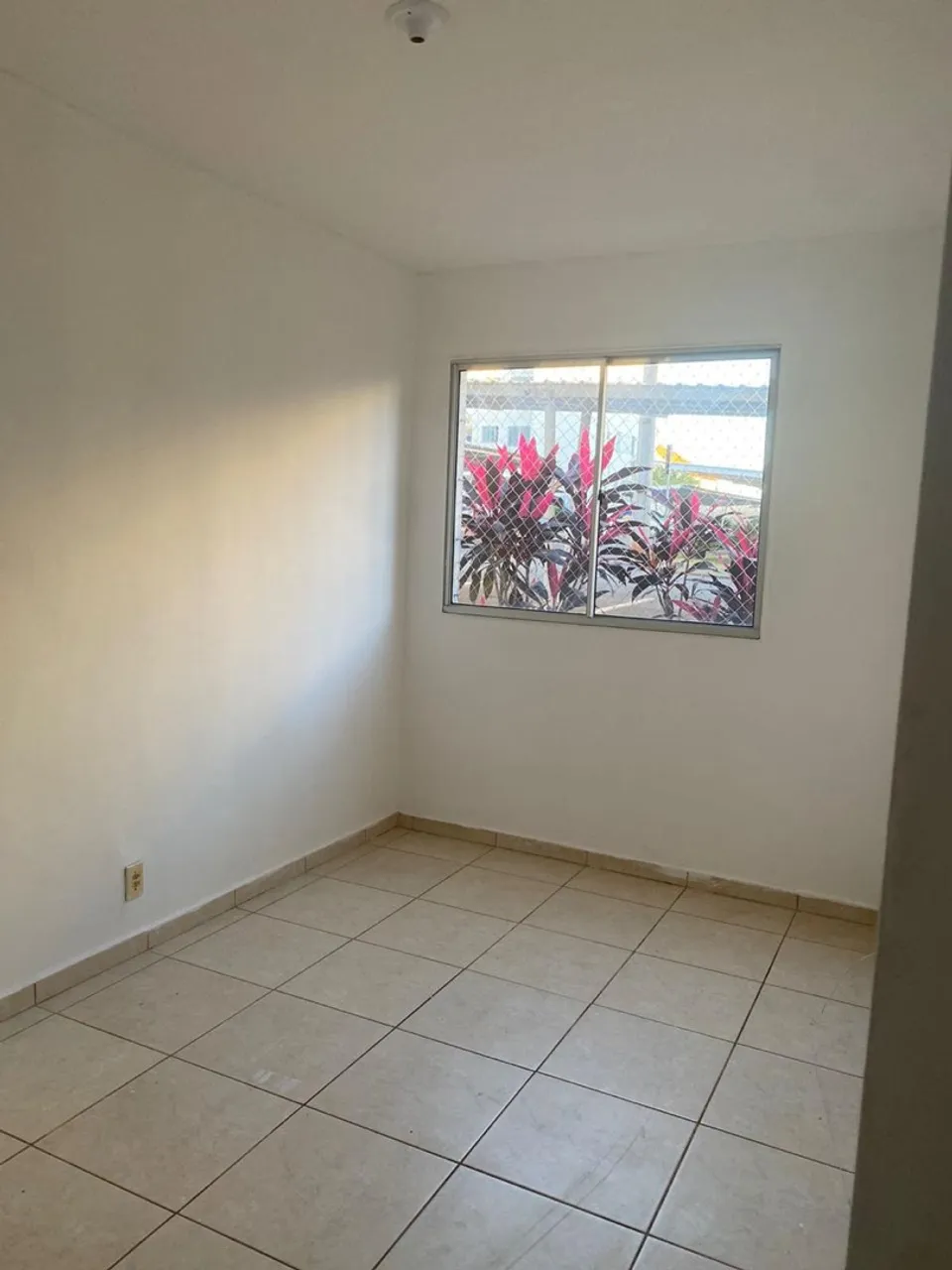 Alugo apartamento de um quarto.