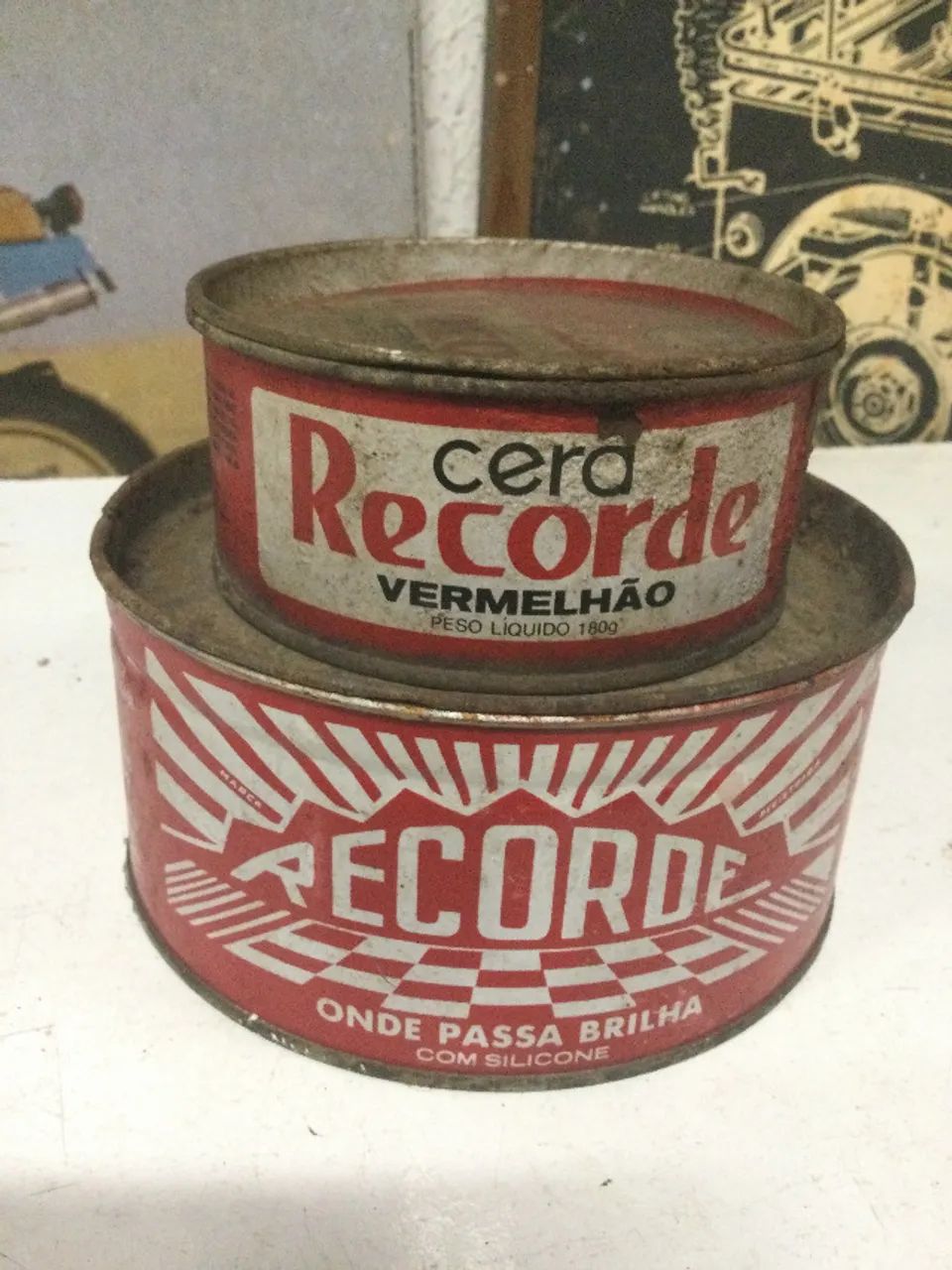 latas antigas de cera 