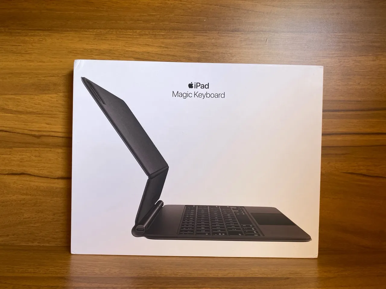 Magic Keyboard Semi Novo na promoção