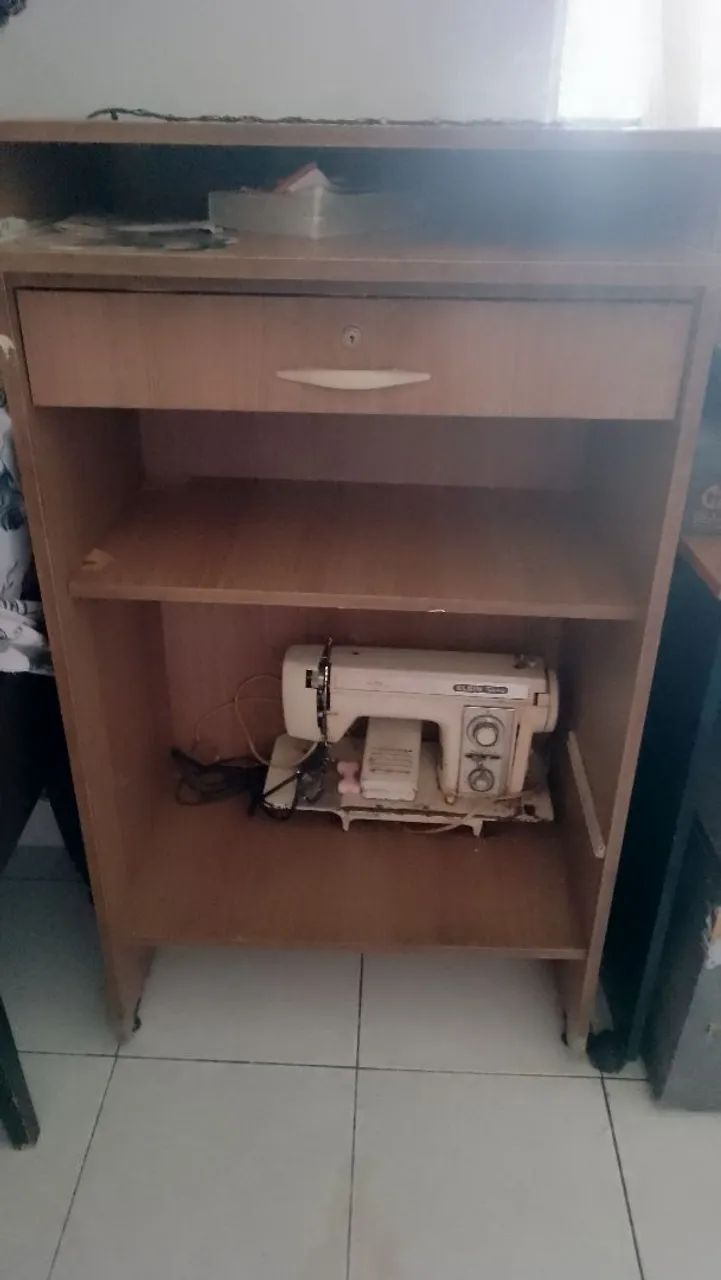 Balcão de loja com suporte teclado computador e gaveta64850147456130121