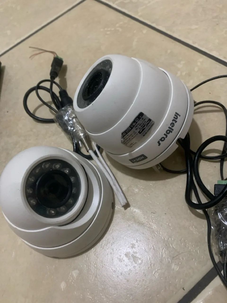Câmera Intelbras Dome 2.8  DVR e brinde VMD 3120 IR Infravermelho Branca 