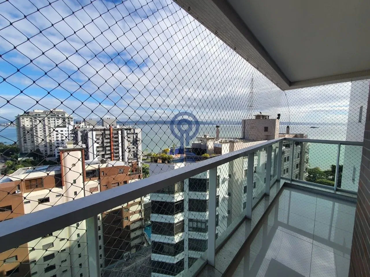 Apartamento 2 suítes para locação Beira Mar Floripa