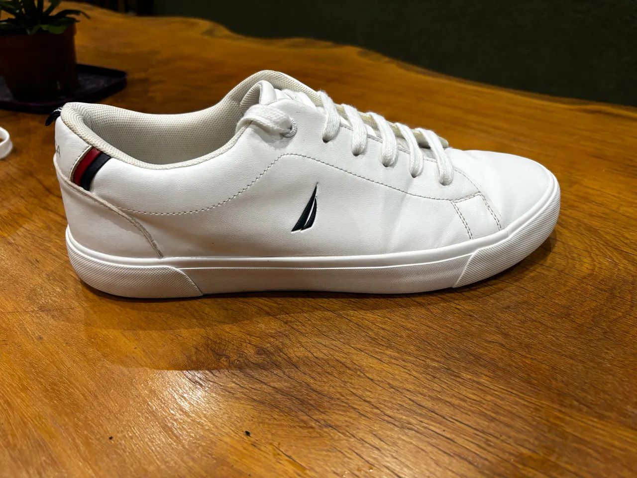 Tênis Nautica branco USA, confortável e estiloso  - Foto 4