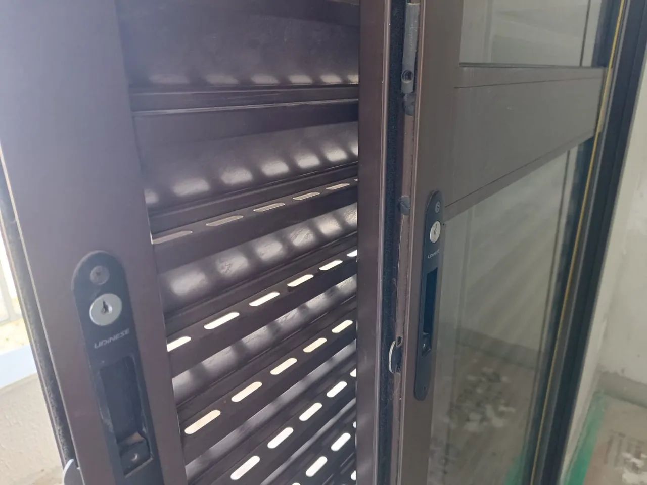 Porta e Janela de Alumínio com Grade de Segurança - Foto 6