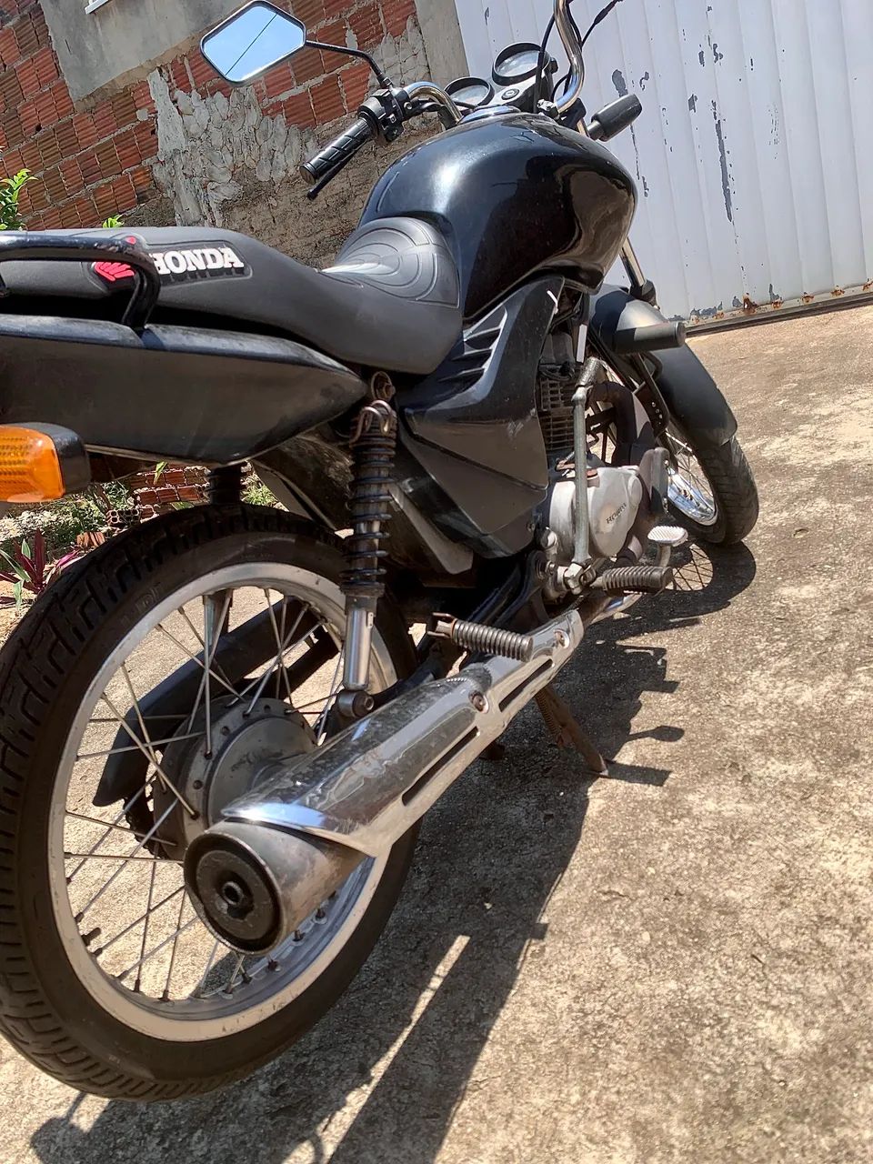 Fan 125 muito conservada, motor silencioso.