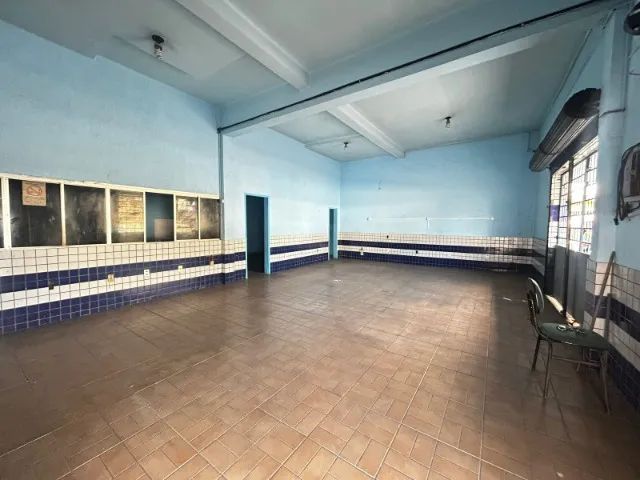 Ponto Comercial na Constantino Nery com 100m²