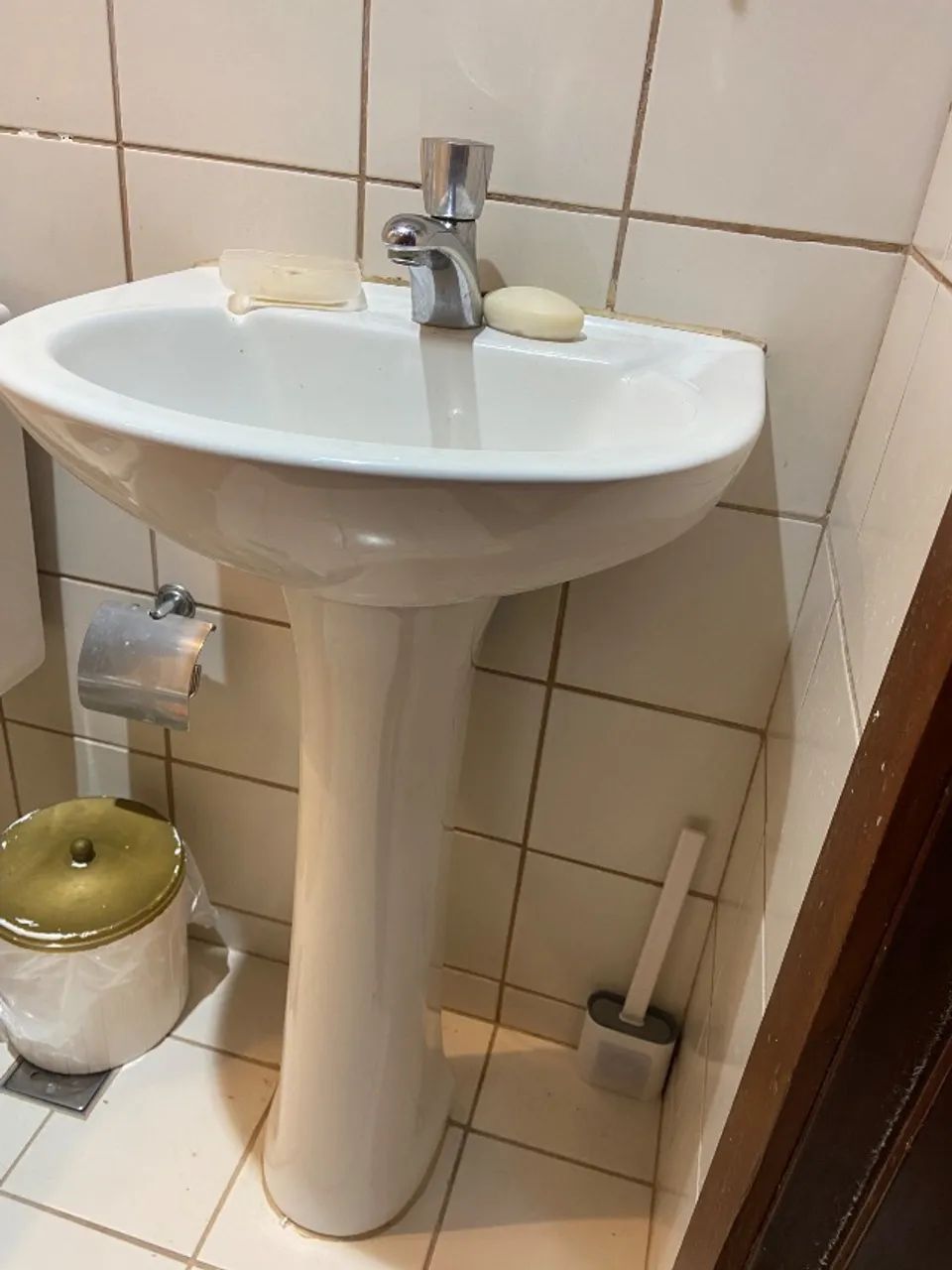 Vendo pia de louça com torneira - Foto 3