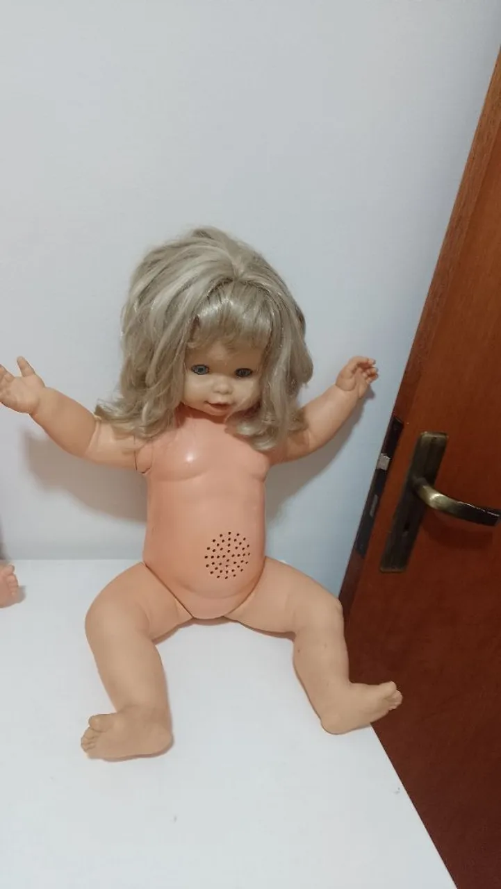 Boneca Vintage com Cabelo Loiro