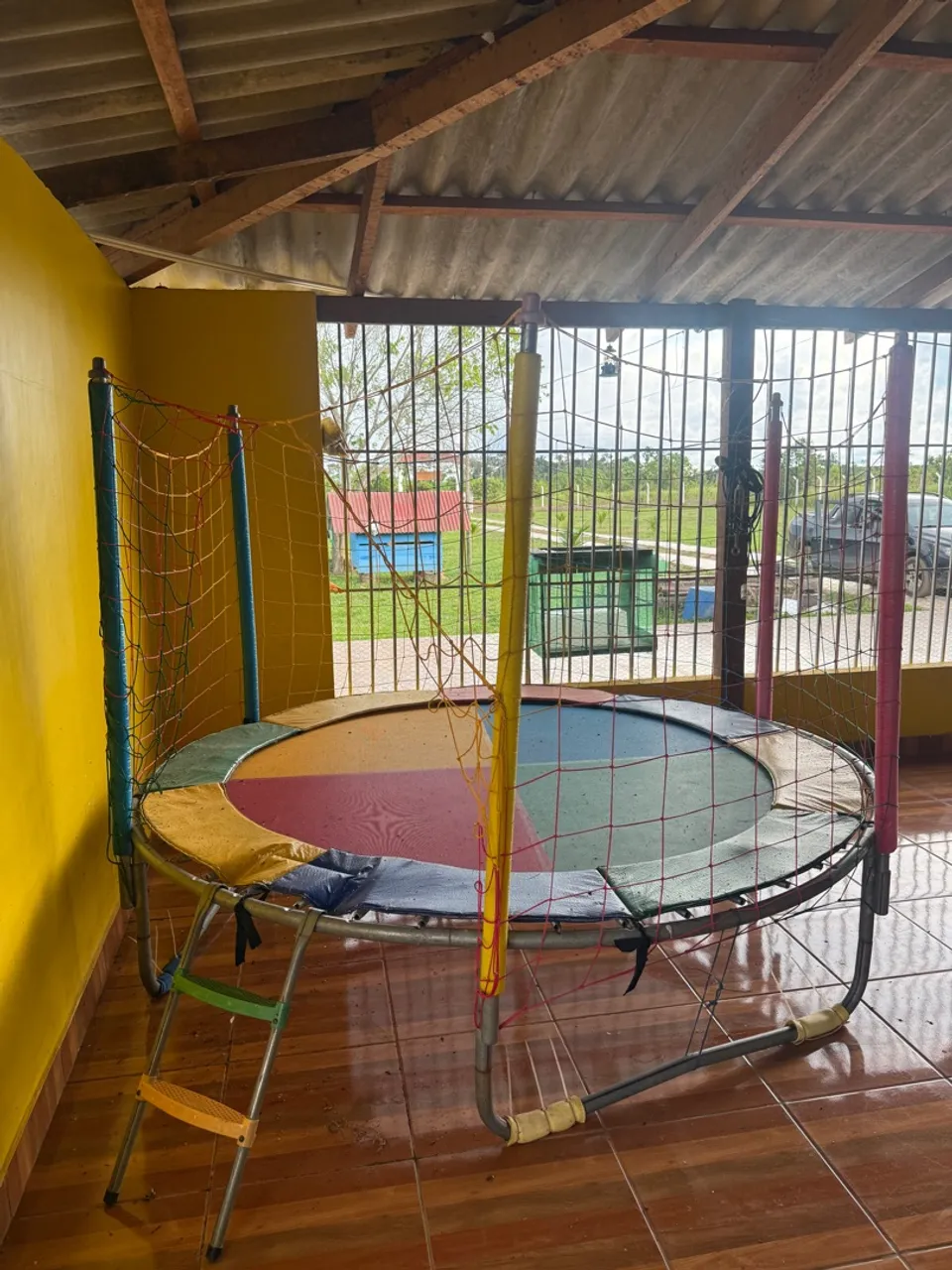 Trampolim Infantil com Rede de Proteção