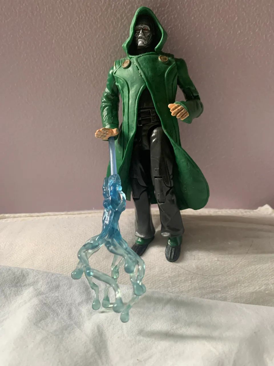 Doutor Destino da linha Marvel Legends, baseada no vilão icônico do Quarteto Fantástico. 