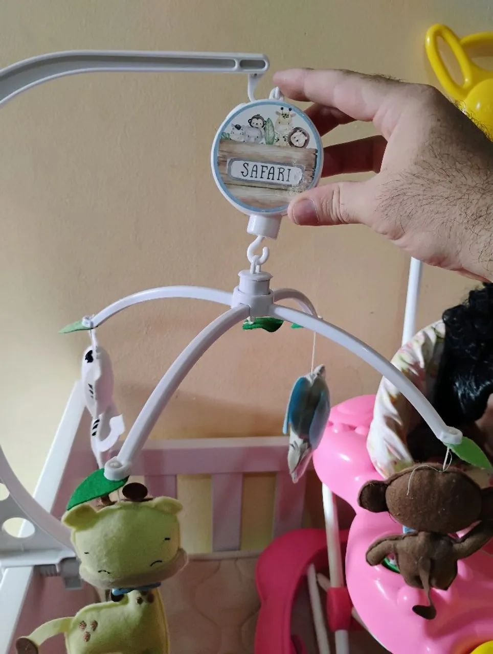 Berço Infantil Branco + Colchão + Mobile musical + Cadeirinha musical + Andador + Canguru - Foto 3